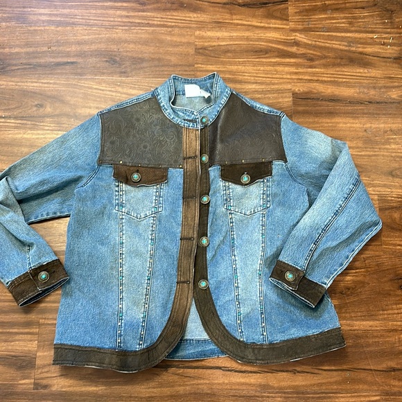 DG2 Diane Gilman denim jeans jacket embossed suede leather turquoise buttons - Picture 1 of 7